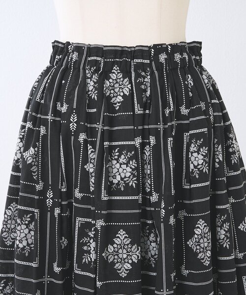BEARDSLEY(ビアズリー)の「刺繍風プリントスカート(スカート・レディース・ブラック・FREE)」の14枚目の写真