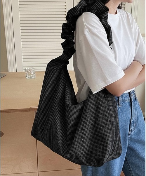 lulufa(ルルファ)の「ギャザーハンドルアソートビッグショルダーバッグ(ショルダーバッグ・レディース・ブラック/オフホワイト・FREE)」の7枚目の写真
