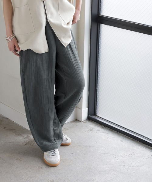 HUG.U(ハグユー)の「綿100% ガーゼバレルレッグパンツ(その他パンツ・レディース・カーキ/イエロー/ダークグレー・FREE)」の2枚目の写真