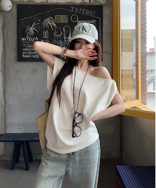 NoBelle（ノベル）の「オフショルワンショルダー半袖Tシャツ（シャツ/ブラウス・レディース・グレー/ネイビー/ホワイト/ブラック・L/M）」の11枚目の写真