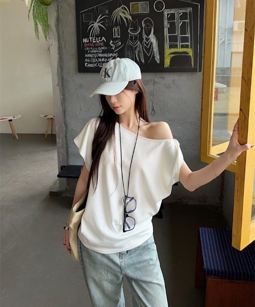 NoBelle（ノベル）の「オフショルワンショルダー半袖Tシャツ（シャツ/ブラウス・レディース・グレー/ネイビー/ホワイト/ブラック・L/M）」の12枚目の写真