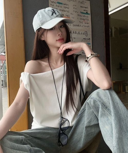 NoBelle（ノベル）の「オフショルワンショルダー半袖Tシャツ（シャツ/ブラウス・レディース・グレー/ネイビー/ホワイト/ブラック・L/M）」の5枚目の写真
