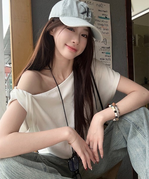NoBelle（ノベル）の「オフショルワンショルダー半袖Tシャツ（シャツ/ブラウス・レディース・グレー/ネイビー/ホワイト/ブラック・L/M）」の6枚目の写真