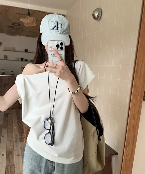 NoBelle（ノベル）の「オフショルワンショルダー半袖Tシャツ（シャツ/ブラウス・レディース・グレー/ネイビー/ホワイト/ブラック・L/M）」の7枚目の写真