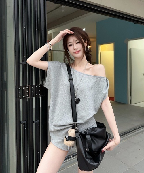 NoBelle（ノベル）の「オフショルワンショルダー半袖Tシャツ（シャツ/ブラウス・レディース・グレー/ネイビー/ホワイト/ブラック・L/M）」の8枚目の写真