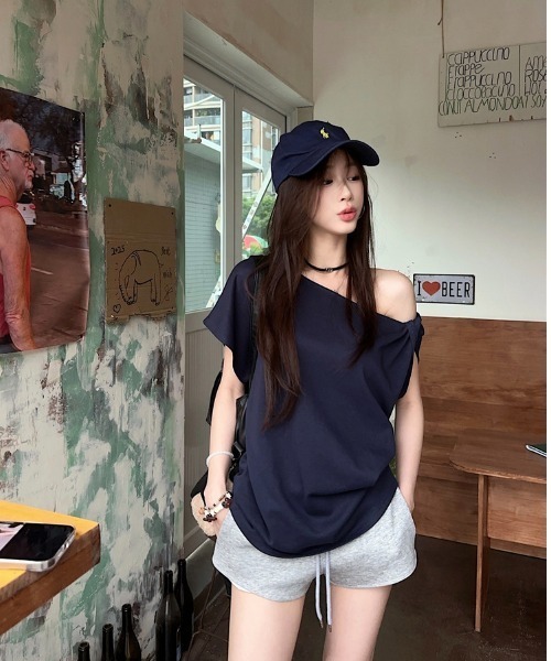 NoBelle（ノベル）の「オフショルワンショルダー半袖Tシャツ（シャツ/ブラウス・レディース・グレー/ネイビー/ホワイト/ブラック・L/M）」の17枚目の写真