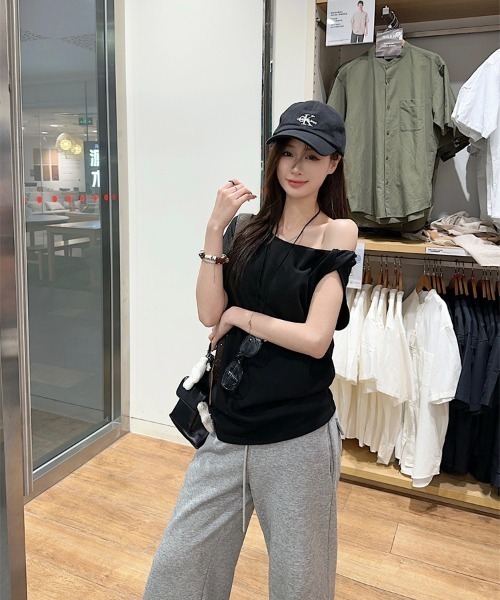 NoBelle（ノベル）の「オフショルワンショルダー半袖Tシャツ（シャツ/ブラウス・レディース・グレー/ネイビー/ホワイト/ブラック・L/M）」の14枚目の写真