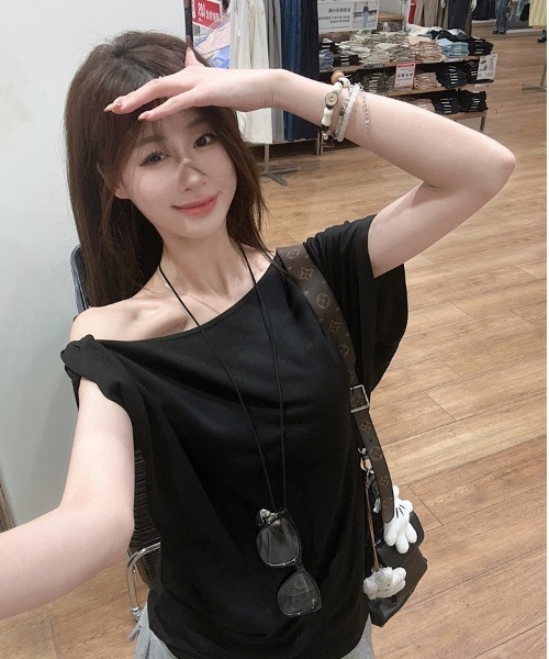 NoBelle（ノベル）の「オフショルワンショルダー半袖Tシャツ（シャツ/ブラウス・レディース・グレー/ネイビー/ホワイト/ブラック・L/M）」の15枚目の写真