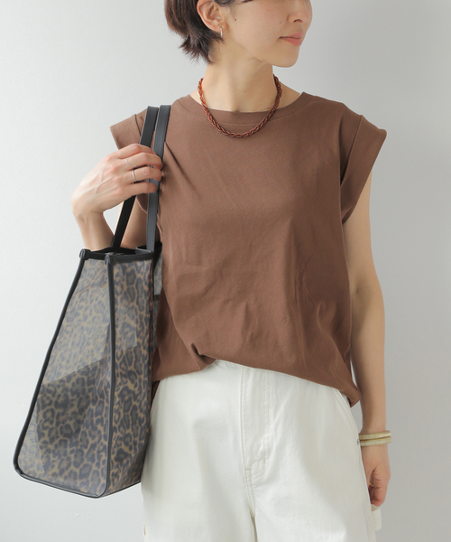 JOURNAL STANDARD relume(ジャーナルスタンダード レリューム)の「シアーツイストコットンノースリーブ(Tシャツ/カットソー・レディース・サックスブルー/ブラック/ブラウン/ホワイト・FREE)」の8枚目の写真