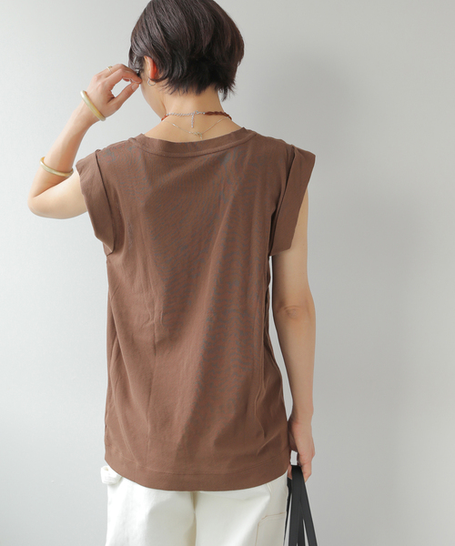 JOURNAL STANDARD relume(ジャーナルスタンダード レリューム)の「シアーツイストコットンノースリーブ(Tシャツ/カットソー・レディース・サックスブルー/ブラック/ブラウン/ホワイト・FREE)」の10枚目の写真