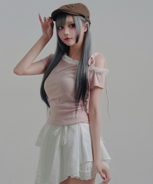 Diable baiser（ディアブルベーゼ）の「Y2Kバレエコア襟レース オフショルダー ロゴTシャツ / アシンメトリー（Tシャツ/カットソー・レディース・ベビーピンク/グレー・FREE）」の5枚目の写真