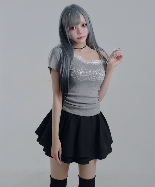 Diable baiser（ディアブルベーゼ）の「Y2Kバレエコア襟レース オフショルダー ロゴTシャツ / アシンメトリー（Tシャツ/カットソー・レディース・ベビーピンク/グレー・FREE）」の10枚目の写真