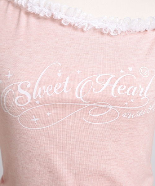 Diable baiser（ディアブルベーゼ）の「Y2Kバレエコア襟レース オフショルダー ロゴTシャツ / アシンメトリー（Tシャツ/カットソー・レディース・ベビーピンク/グレー・FREE）」の18枚目の写真