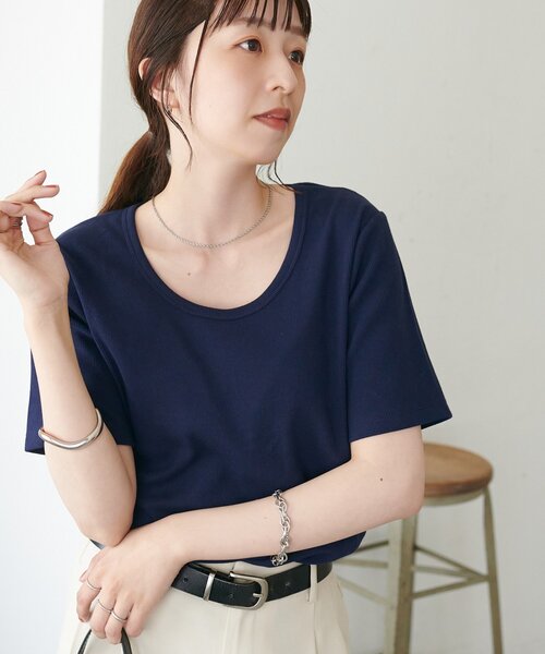 DISCOAT(ディスコート)の「リブUネックTシャツ(Tシャツ/カットソー・レディース・ネイビー/イエロー/チャコールグレー/オフホワイト/サックスブルー/グレー系その他/ブラック/ブラウン/ピンク/ホワイト系その他/レッド・FREE)」の8枚目の写真