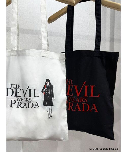 MURUA(ムルーア)の「【プラダを着た悪魔】プリントトートバッグ(トートバッグ・レディース・ホワイト/ブラック・FREE)」の14枚目の写真