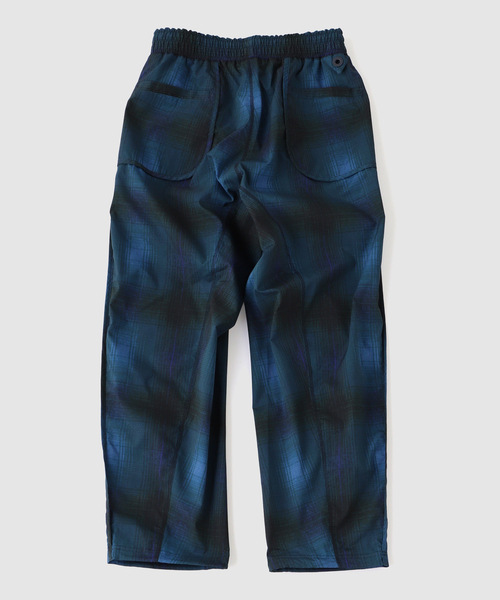WHITE MOUNTAINEERING(ホワイトマウンテニアリング)の「White Mountaineering(ホワイトマウンテニアリング) OMBRE CHECK 2TUCK PANTS(スラックス・メンズ・ネイビー・2/1)」の2枚目の写真