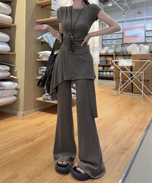 Miniministore(ミニミニストア)の「半袖Tシャツ スカート付パンツ上下セット(セットアップ・レディース・ダークグレー/ブラック・FREE)」の1枚目の写真