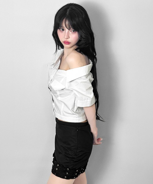 FOLLOWIN(フォロウィン)の「ワンショルダーオフシャツトップス(シャツ/ブラウス・レディース・ブラック/ホワイト・FREE)」の8枚目の写真
