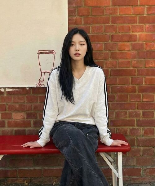 BASIC LABEL（ベーシックラベル）の「Oak Oversized fit track V-neck sweatshirt 5 Color [BLBV_2001]（スウェット・レディース・ホワイト/ライトグレー/グレー/ネイビー/ブラック・SMALL/MEDIUM/LARGE/X-LARGE）」の9枚目の写真