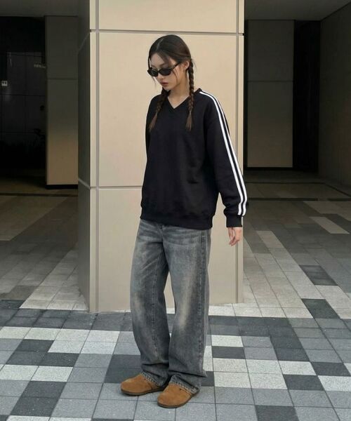 BASIC LABEL（ベーシックラベル）の「Oak Oversized fit track V-neck sweatshirt 5 Color [BLBV_2001]（スウェット・レディース・ホワイト/ライトグレー/グレー/ネイビー/ブラック・SMALL/MEDIUM/LARGE/X-LARGE）」の6枚目の写真