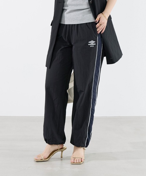 UMBRO(アンブロ)の「【UMBRO×MICA&DEAL】配色ナイロントラックパンツ(その他パンツ・レディース・ブラック/ベージュ・36)」の2枚目の写真