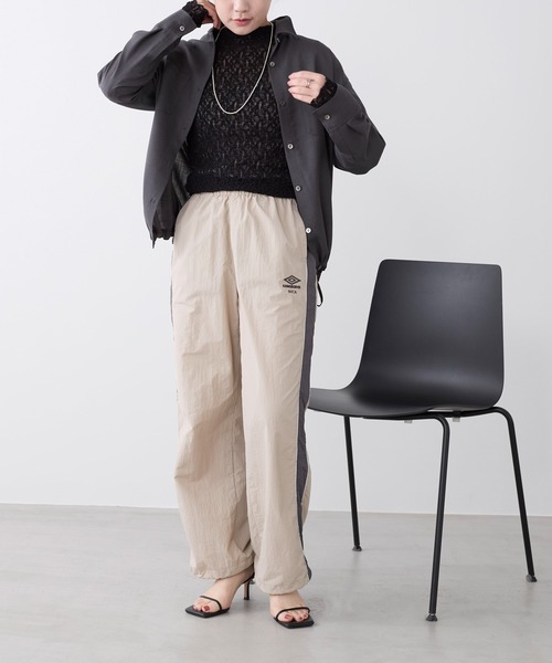 UMBRO(アンブロ)の「【UMBRO×MICA&DEAL】配色ナイロントラックパンツ(その他パンツ・レディース・ブラック/ベージュ・36)」の12枚目の写真