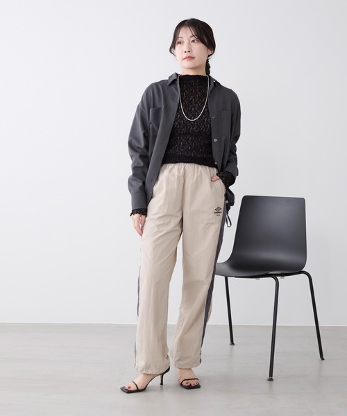 UMBRO(アンブロ)の「【UMBRO×MICA&DEAL】配色ナイロントラックパンツ(その他パンツ・レディース・ブラック/ベージュ・36)」の13枚目の写真