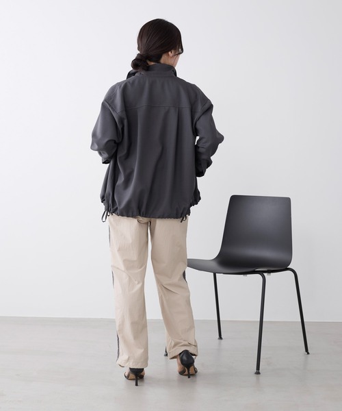 UMBRO(アンブロ)の「【UMBRO×MICA&DEAL】配色ナイロントラックパンツ(その他パンツ・レディース・ブラック/ベージュ・36)」の4枚目の写真