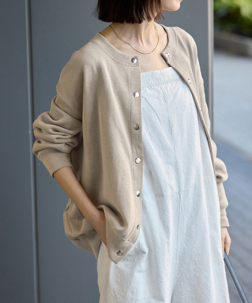 SLOBE IENA(スローブイエナ)の「《WEB限定カラーあり/追加3》ダブルフェイスジャージースナップカーディガン(カーディガン/ボレロ・レディース・ブルー系その他/ベージュ系その他/カーキ/レッド/ブラック・FREE)」の2枚目の写真