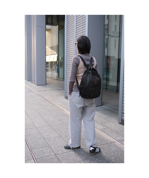 EDITA.(エディータ)の「洗濯機で洗える Washable Multi way Drawstring Backpack 防水 / 多機能(バックパック/リュック・レディース・スミクロ/ブラック・FREE)」の17枚目の写真