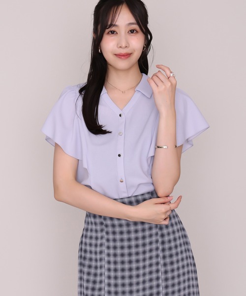 MISCH MASCH(ミッシュマッシュ)の「2026秋冬新作 配色襟金釦カットブラウス(シャツ/ブラウス・レディース・ホワイト/グレー/ブルー・フリ-)」の1枚目の写真