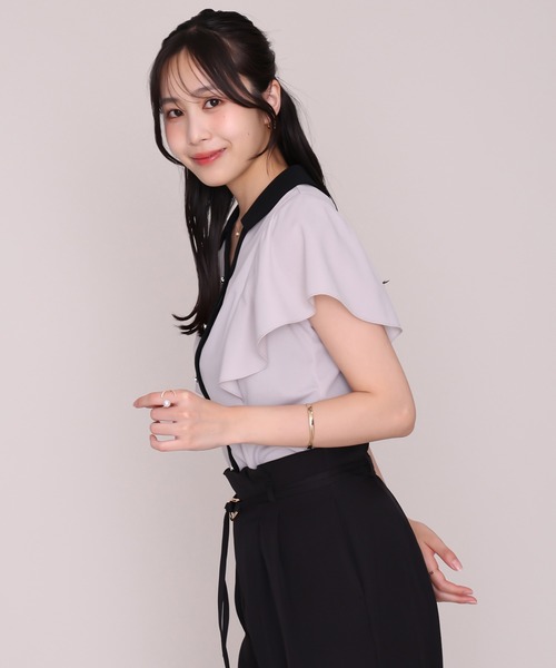 MISCH MASCH(ミッシュマッシュ)の「2026秋冬新作 配色襟金釦カットブラウス(シャツ/ブラウス・レディース・ホワイト/グレー/ブルー・フリ-)」の10枚目の写真