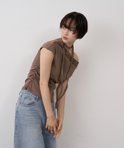 NUJOH(ヌゾ)の「2WAY Border Choker Top / 2WAYボーダーチョーカートップ(Tシャツ/カットソー・レディース・ブラウン/ブラック/アイボリー・FREE)」の7枚目の写真