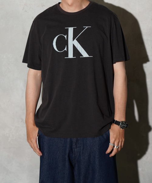 Calvin Klein（カルバン・クライン）の「Calvin Klein / カルバンクライン PRINTED LOGO TEE OZONE WASHED ユーズド加工 ロゴTシャツ（Tシャツ/カットソー・メンズ・ブラック系その他2/ブラック系その他3/ブラック系その他/その他2/その他1/ブラック・SMALL/MEDIUM/LARGE/X-LARGE）」の11枚目の写真