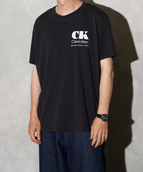 Calvin Klein（カルバン・クライン）の「Calvin Klein / カルバンクライン PRINTED LOGO TEE OZONE WASHED ユーズド加工 ロゴTシャツ（Tシャツ/カットソー・メンズ・ブラック系その他2/ブラック系その他3/ブラック系その他/その他2/その他1/ブラック・SMALL/MEDIUM/LARGE/X-LARGE）」の13枚目の写真