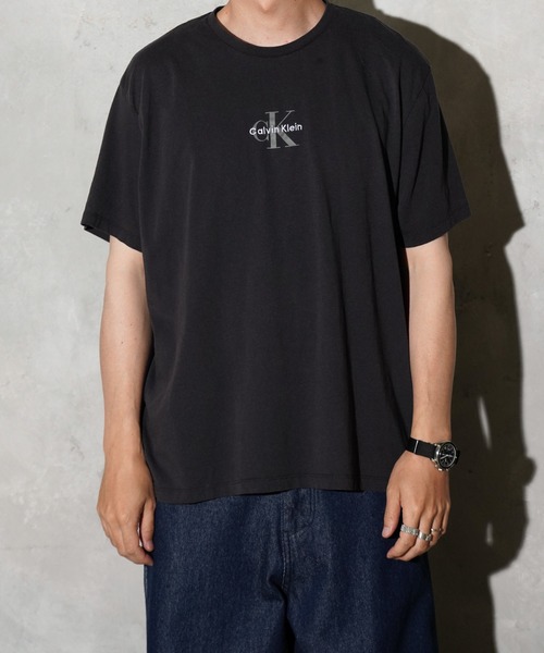 Calvin Klein（カルバン・クライン）の「Calvin Klein / カルバンクライン PRINTED LOGO TEE OZONE WASHED ユーズド加工 ロゴTシャツ（Tシャツ/カットソー・メンズ・ブラック系その他2/ブラック系その他3/ブラック系その他/その他2/その他1/ブラック・SMALL/MEDIUM/LARGE/X-LARGE）」の16枚目の写真