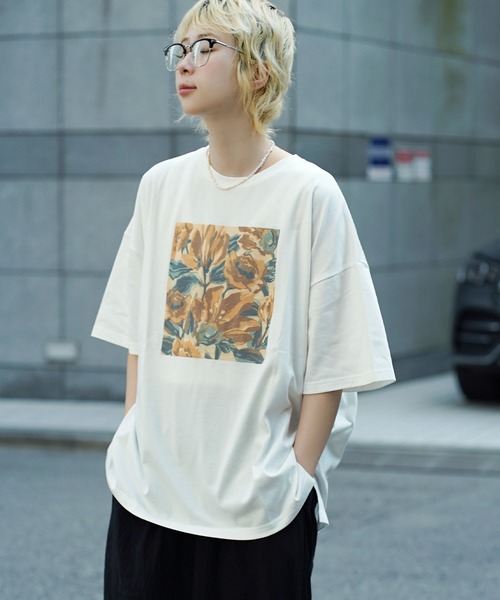 e-zakkamania stores(イーザッカマニアストアーズ)の「ヴィンテージ風 フラワーアートプリント ビッグTシャツ(Tシャツ/カットソー・レディース・ネイビー/オフホワイト/グレイッシュベージュ・フリー)」の21枚目の写真