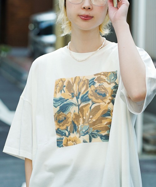 e-zakkamania stores(イーザッカマニアストアーズ)の「ヴィンテージ風 フラワーアートプリント ビッグTシャツ(Tシャツ/カットソー・レディース・ネイビー/オフホワイト/グレイッシュベージュ・フリー)」の16枚目の写真