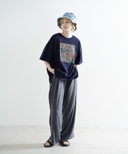 e-zakkamania stores(イーザッカマニアストアーズ)の「ヴィンテージ風 フラワーアートプリント ビッグTシャツ(Tシャツ/カットソー・レディース・ネイビー/オフホワイト/グレイッシュベージュ・フリー)」の10枚目の写真