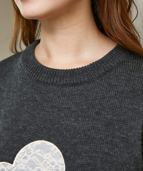 MARY QUANT(マリークワント)の「MARY QUANT × PUBLUX/マリークワント 別注 レース 異素材 ドッキング デイジー ニット 限定展開(ニット/セーター・レディース・グレー/チャコールグレー/ネイビー/オフホワイト・フリ-)」の5枚目の写真