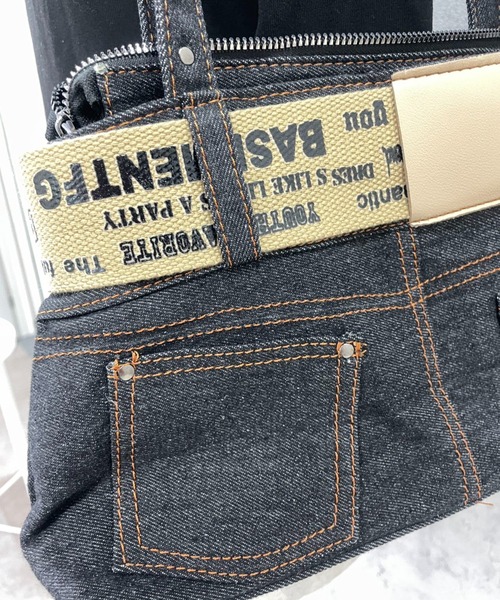 Sibra（シブラ）の「英字ロゴベルト付きヴィンテージライクデニムショルダーバッグ（ショルダーバッグ・レディース・ブラック・F）」の2枚目の写真