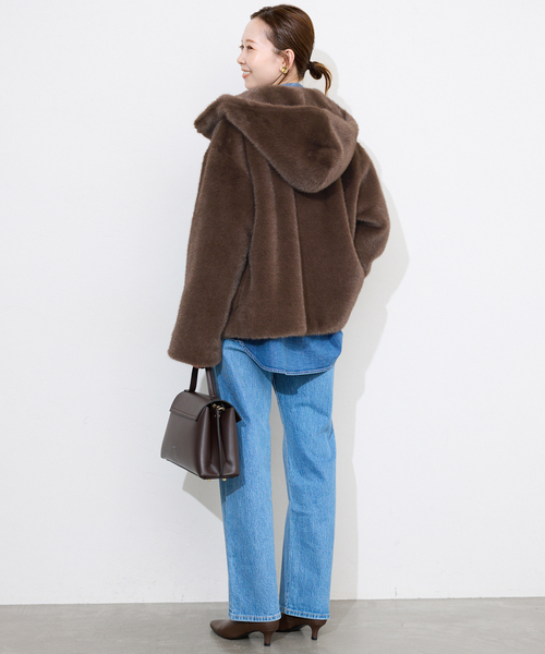 SLOBE IENA(スローブイエナ)の「《WEB限定/追加》FAKEファーフードブルゾン(その他アウター・レディース・ベージュ/ブラウン・FREE)」の16枚目の写真