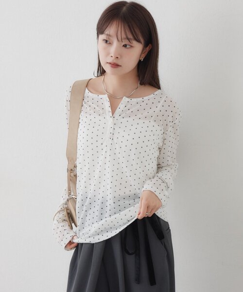 mystic(ミスティック)の「【インナー使いに優秀アイテム!】シアーヘンリーロンT(Tシャツ/カットソー・レディース・グレー/オフホワイト/ブルー/アイボリー・FREE)」の6枚目の写真