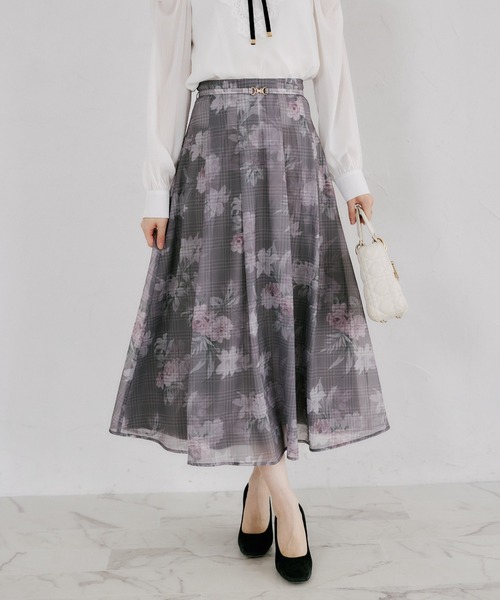 tocco closet(トッコ クローゼット)の「ストーン付きベルテッドシアーフラワーチェックタックスカート(スカート・レディース・ピンクベージュ/モカ・M)」の1枚目の写真