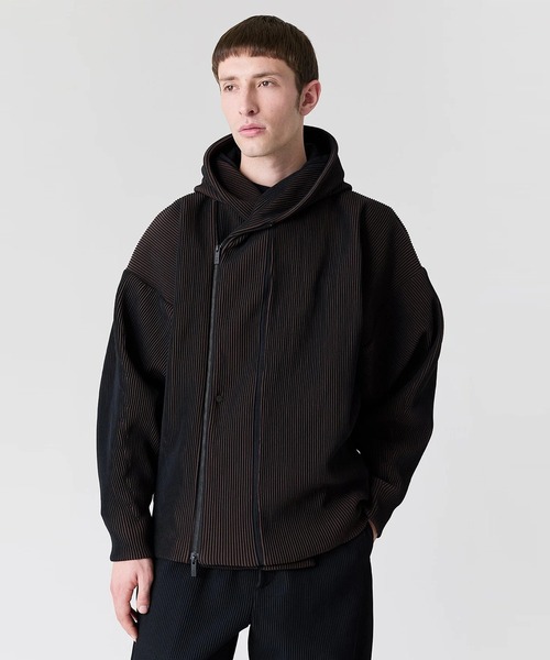 CFCL(シーエフシーエル)の「【CFCL】PADDED HYPHA HOODIE BOMBER JACKET(その他アウター・メンズ・ブラウン/ブラック・3/5)」の4枚目の写真