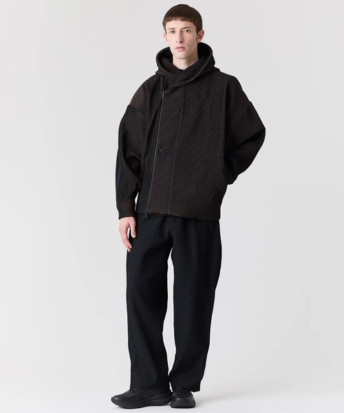 CFCL(シーエフシーエル)の「【CFCL】PADDED HYPHA HOODIE BOMBER JACKET(その他アウター・メンズ・ブラウン/ブラック・3/5)」の6枚目の写真