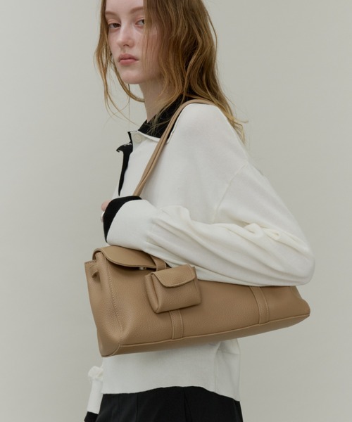 Plumel(プルメル)の「Eco Leather Long Handle Bag with Pouch / ミニポーチ付きロングハンドルレザーバッグ(ショルダーバッグ・レディース・ベージュ/ブラック・FREE)」の7枚目の写真