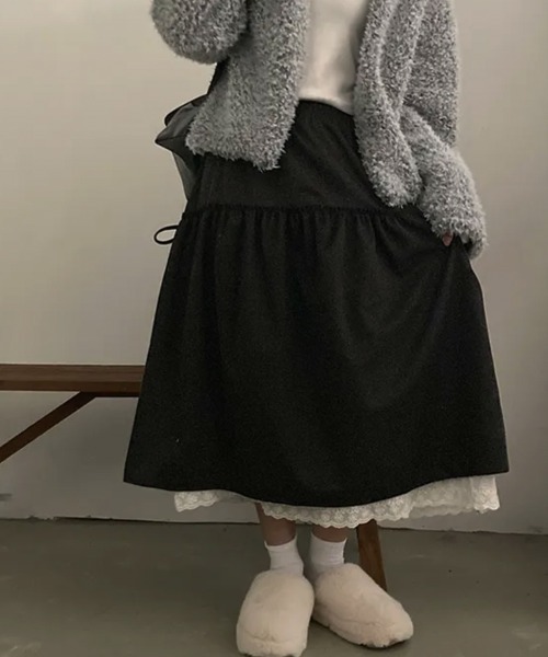 Emilie(エミリー)の「サイドリボン レースレイヤードロングスカート(スカート・レディース・ネイビー/クリーム/チャコールグレー/ブラック・FREE)」の2枚目の写真
