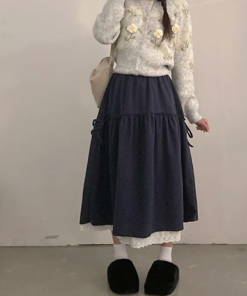 Emilie(エミリー)の「サイドリボン レースレイヤードロングスカート(スカート・レディース・ネイビー/クリーム/チャコールグレー/ブラック・FREE)」の11枚目の写真
