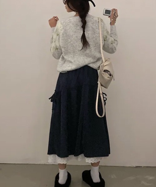 Emilie(エミリー)の「サイドリボン レースレイヤードロングスカート(スカート・レディース・ネイビー/クリーム/チャコールグレー/ブラック・FREE)」の16枚目の写真